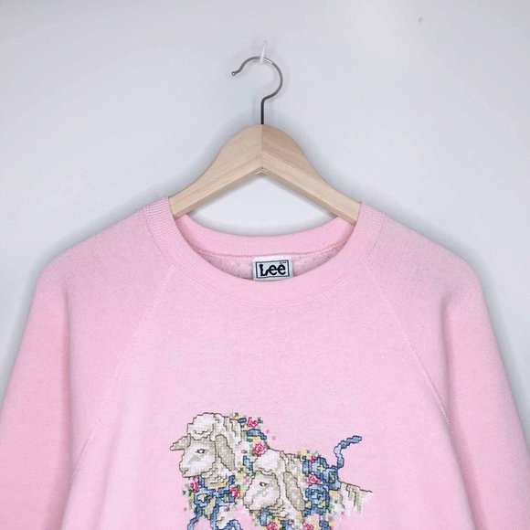 ⚡️SOLD⚡️LEE embroidered lamb sweatshirt - Picture 3 of 7